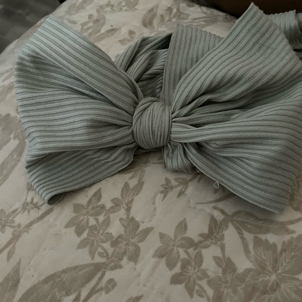Headband bow